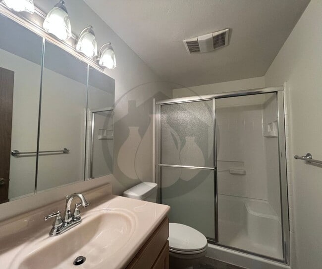 Building Photo - Single Level- Duplex Rent Ready- Albany, OR