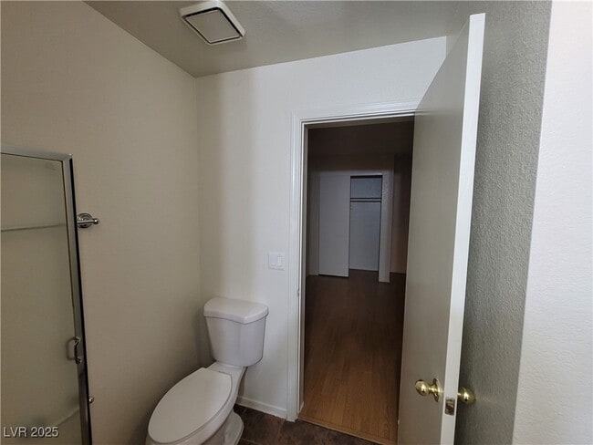 Building Photo - 2200 Highpointe Dr
