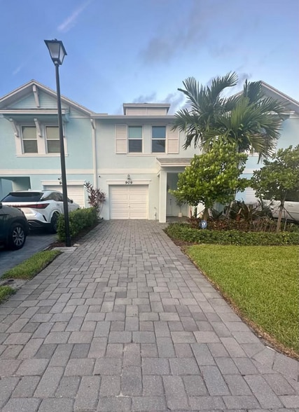 Primary Photo - 909 Seabright Ave