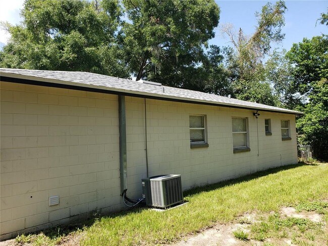 Building Photo - 6077 North Ln