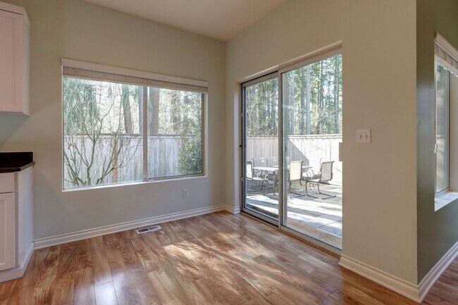 Building Photo - Beautiful 3bd, 2.5ba Home in Klahanie Avai...