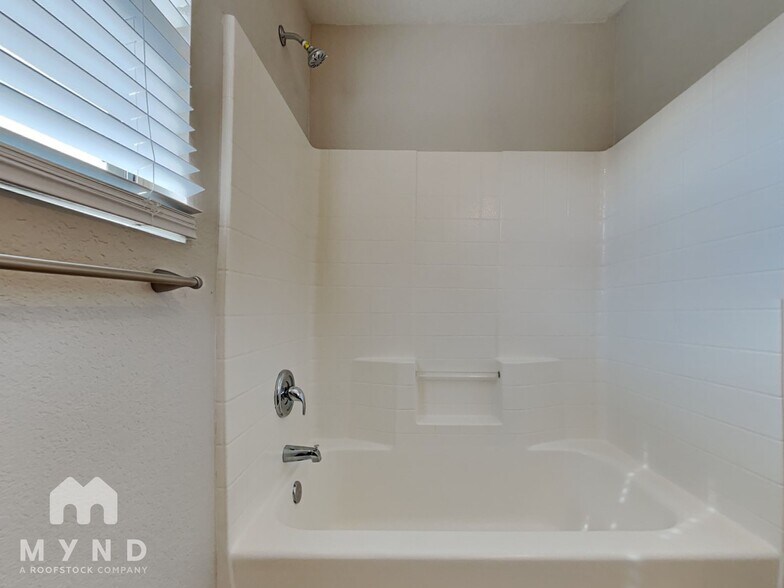 Building Photo - 40167 N Costa Del Sol Dr
