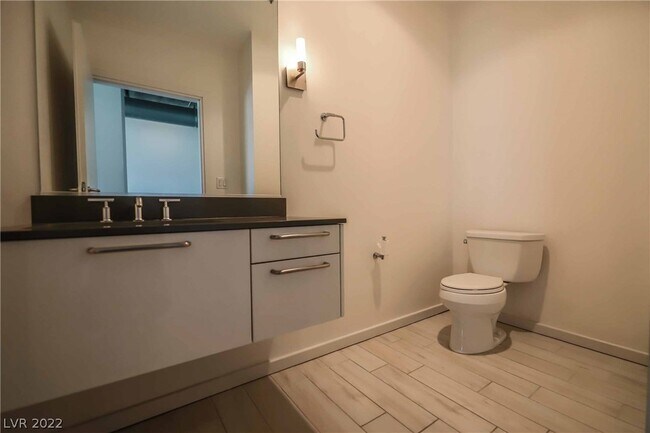 Building Photo - 900 S Las Vegas Blvd