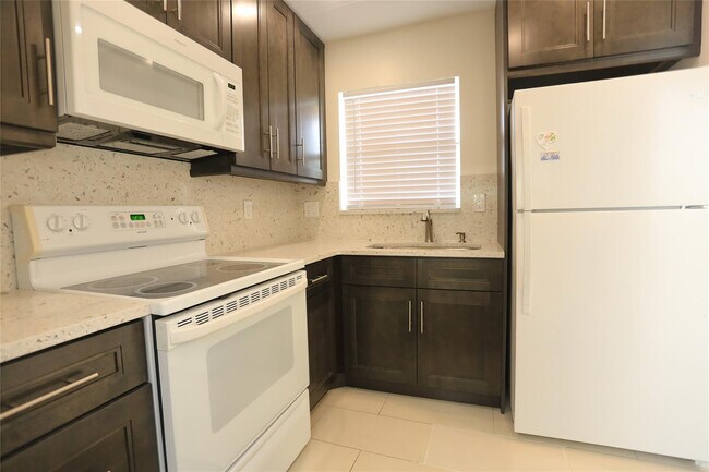 Building Photo - 8225 Sunrise Lakes Blvd