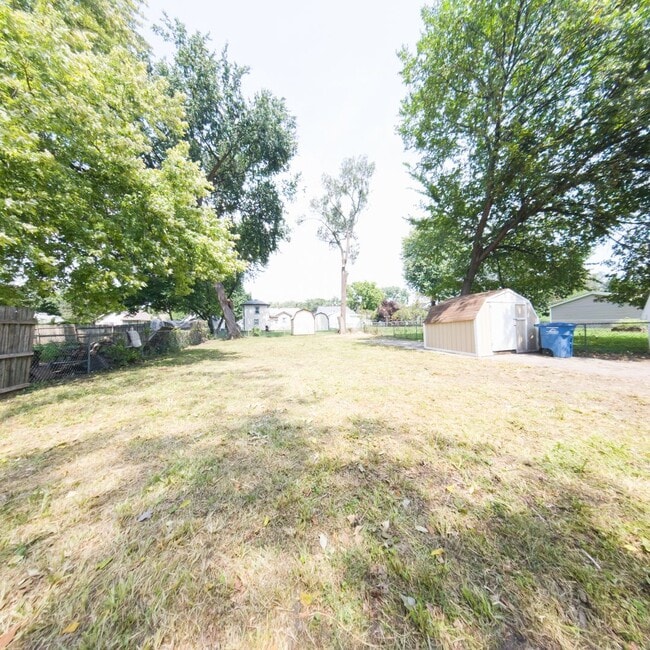 Building Photo - 2 Bedroom with Bonus Room Near Fairgrounds
