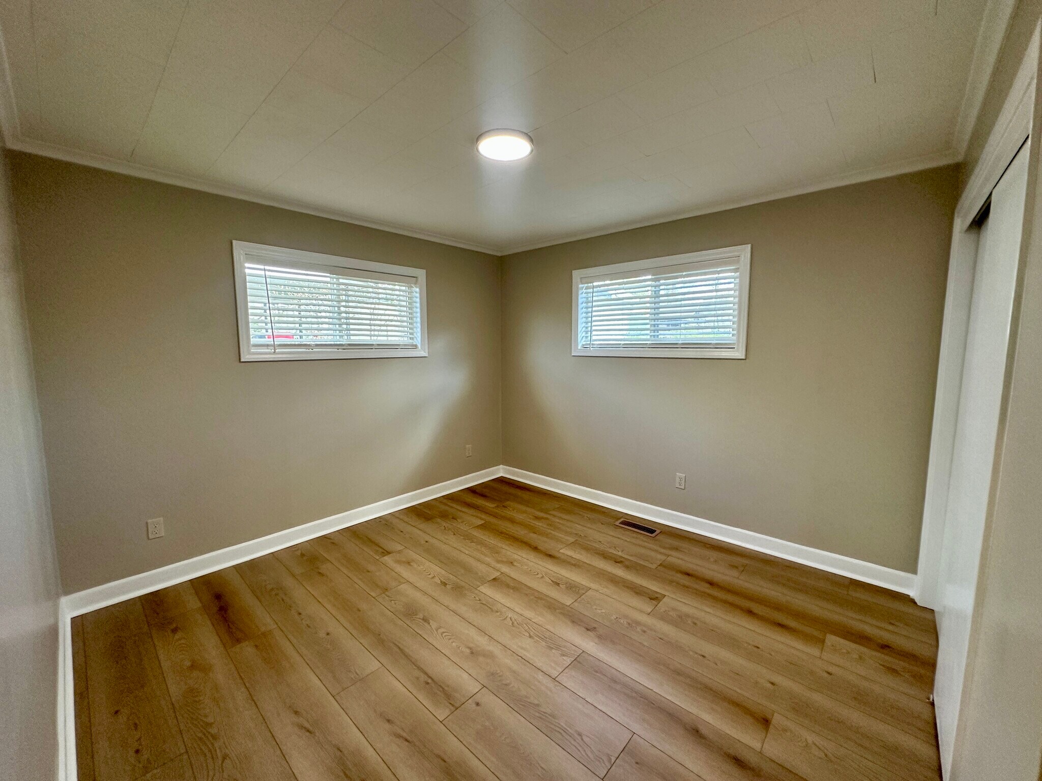 Building Photo - 705 Pennington Ave