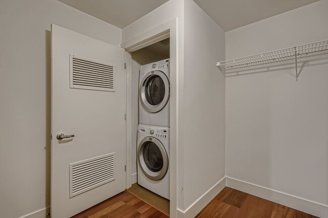 Building Photo - Gorgeous 2 Bed Unit @ The Gallery - Belltown Living at its Finest!