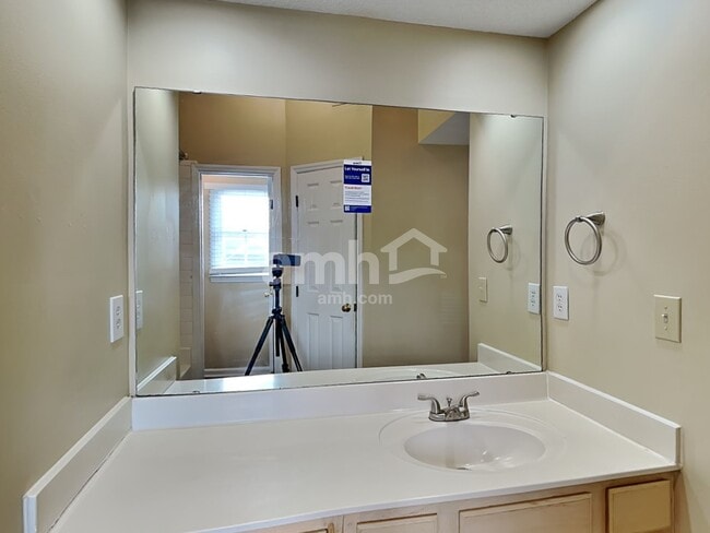 Building Photo - 3100 Twatchman Dr