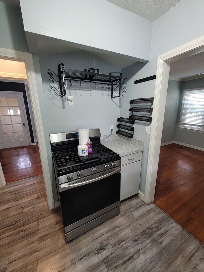 Building Photo - 3598 Raymont Blvd