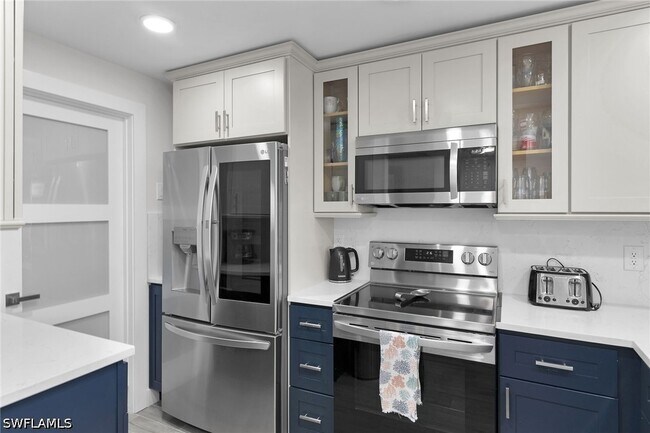 Building Photo - 591 Seaview Ct