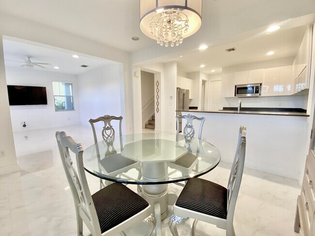 Building Photo - 850 Millbrae Ct