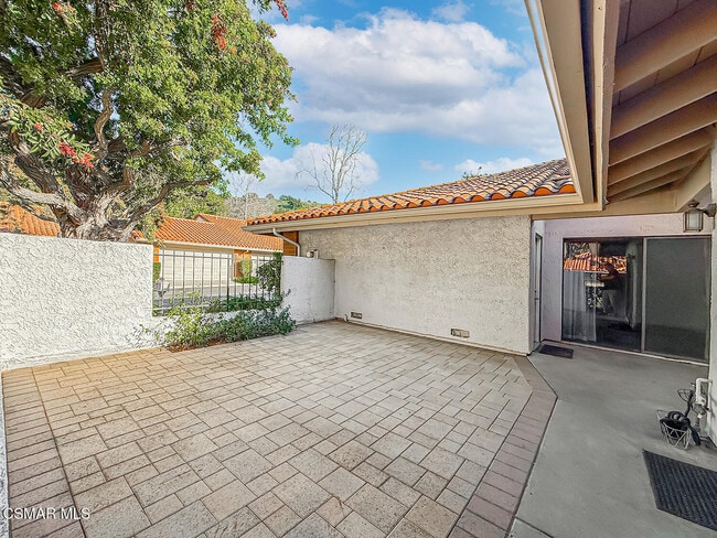 Building Photo - 655 Arroyo Oaks Dr