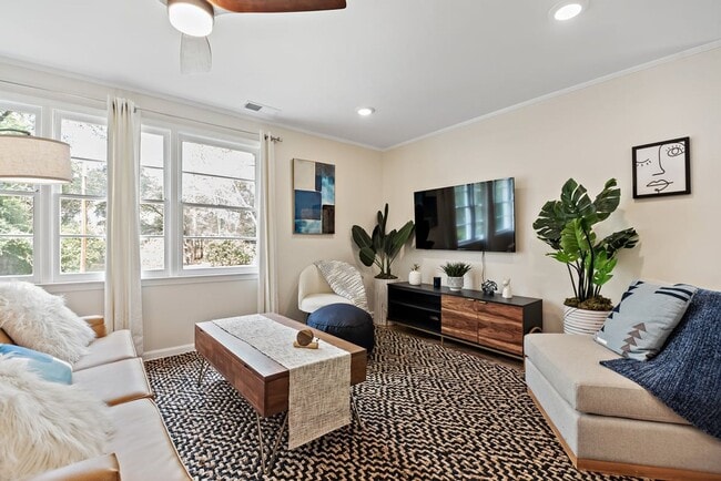 Building Photo - 1301 E 67th St