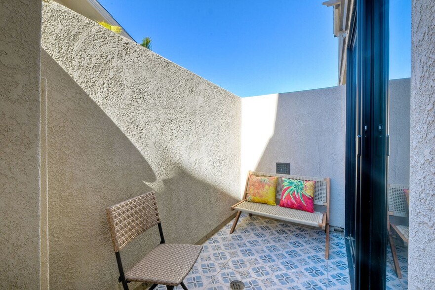 Building Photo - 916 Sealane Dr