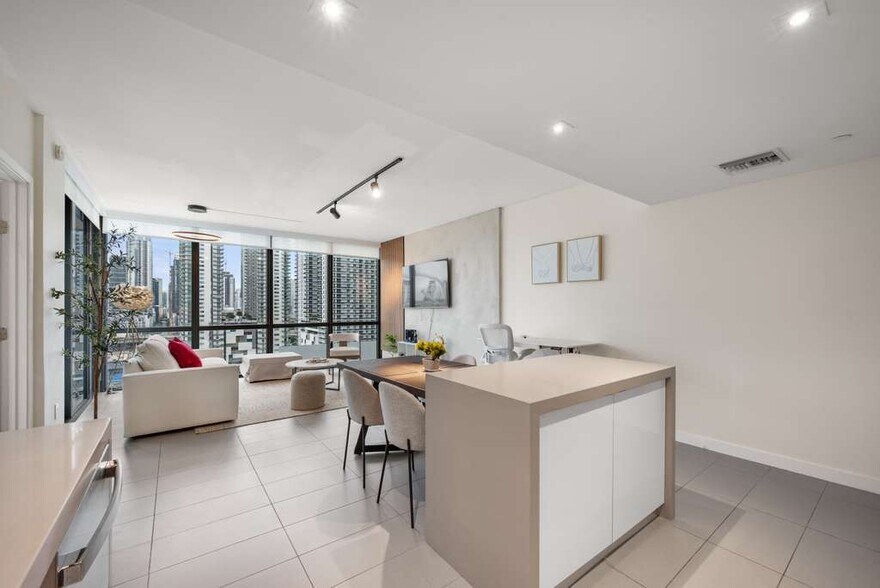 Building Photo - 1600 NE 1st Ave