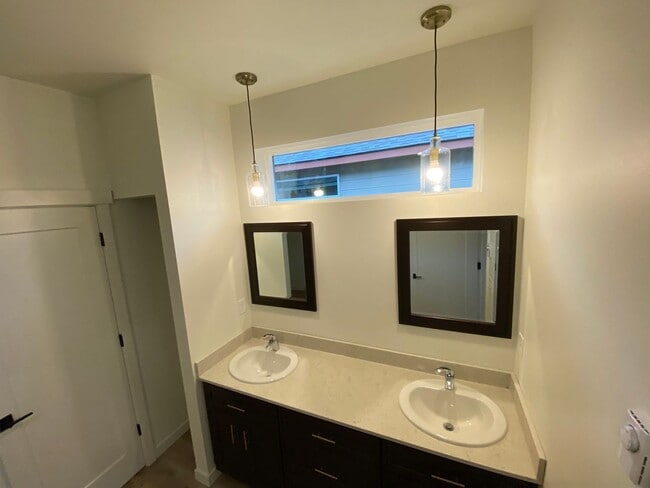 Building Photo - Newer Home for Lease! 3br 3ba