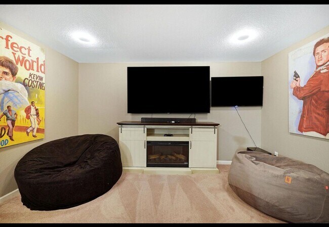 Building Photo - FULLY FURNISHED Northgate 3 Bed & Office near AFA