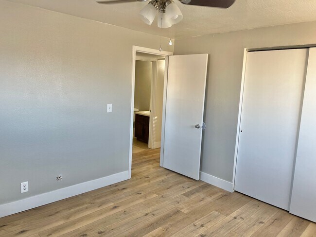 Building Photo - 342 W 4 plex