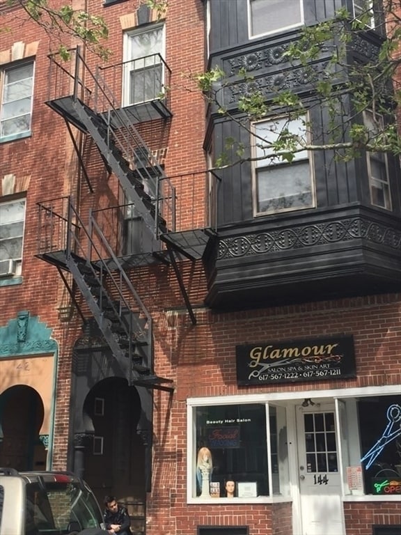 Building Photo - 144 Chelsea St