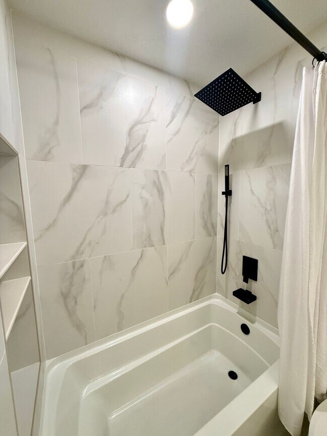Building Photo - GORGEOUS, COMPLETELY REDONE 3/2 MAITLAND H...