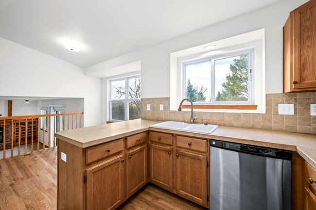 Building Photo - 749 Peregrine Run