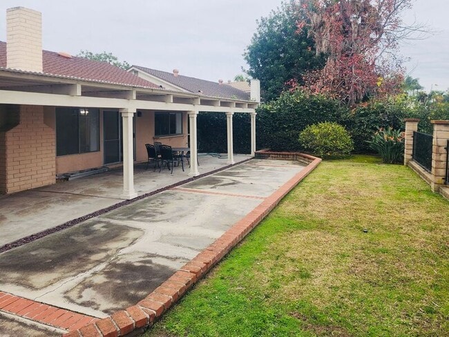 Building Photo - 23581 Via Calzada