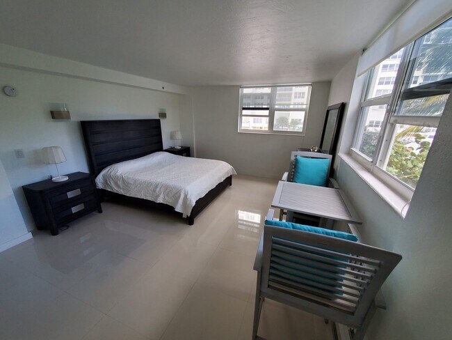 main bedroom - 3001 S Ocean Dr
