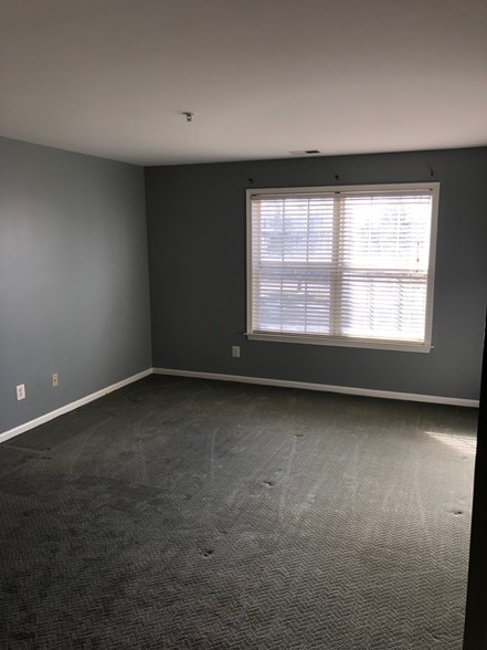 Master Bedroom - 525 Waterford Dr