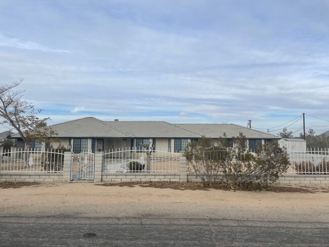 Primary Photo - APPLE VALLEY DESERT KNOLLS 4 BDRM 3BTH 2483 SQFT