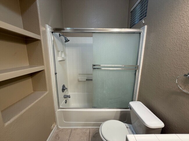 Building Photo - Single story home in Salida!