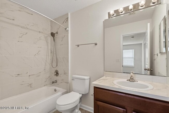 Building Photo - 411 Walnut Dr