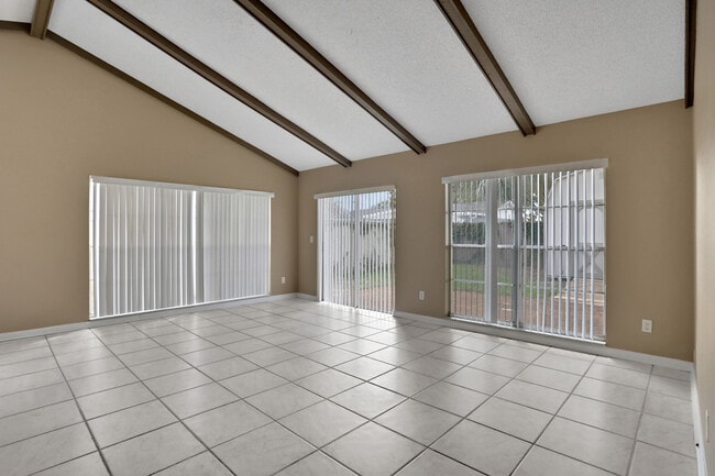 Building Photo - 3124 W Burke St