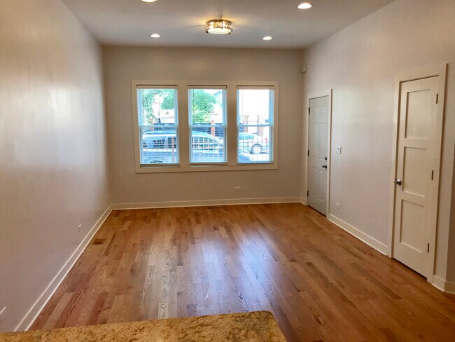 Building Photo - 1803 W 21st Pl