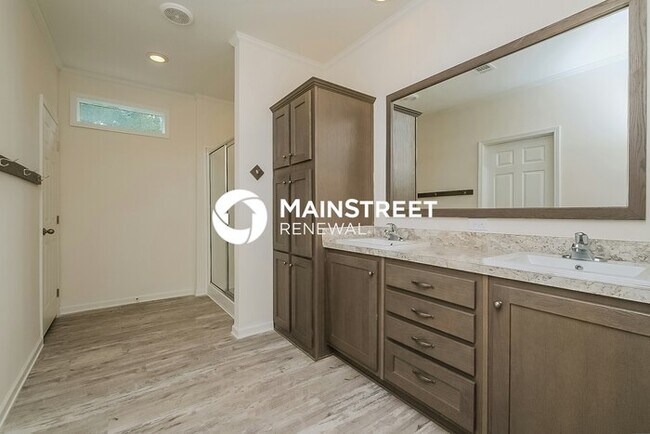 Building Photo - 4 Bedroom Pet-Friendly Home in St. Petersburg, FL with Main Street Renewal