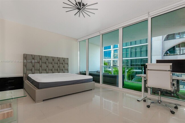 Building Photo - 1040 Biscayne Blvd