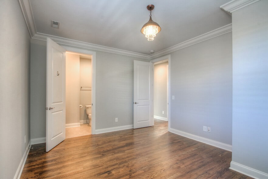 Building Photo - 9112 Keats St