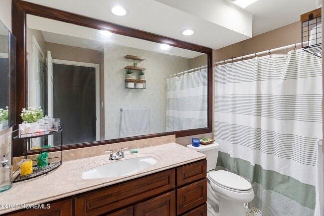 Building Photo - 65 Briarwood Ct