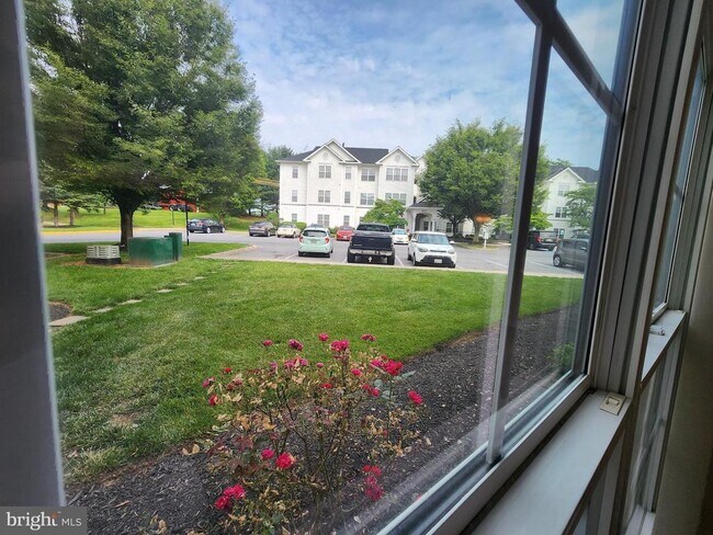 Building Photo - 2029 Windsong Dr