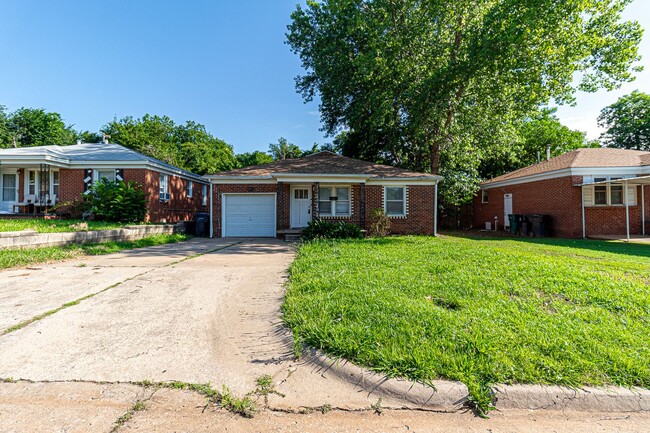 Building Photo - 3 Bed 2 Bath in OKC!