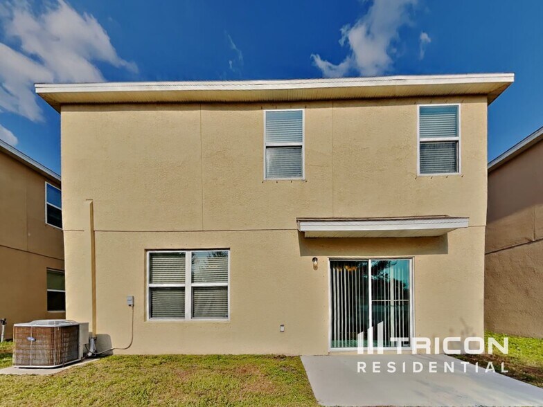 Building Photo - 10442 Whispering Hammock Dr