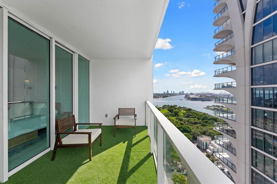 Building Photo - 1040 Biscayne Blvd