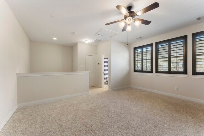 Building Photo - 102 Buck Trail Pl