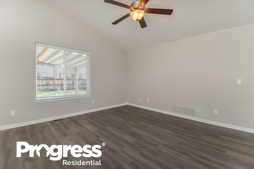 Building Photo - 6863 Phantom Way