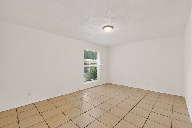 Building Photo - 6808 Trail Lake Dr