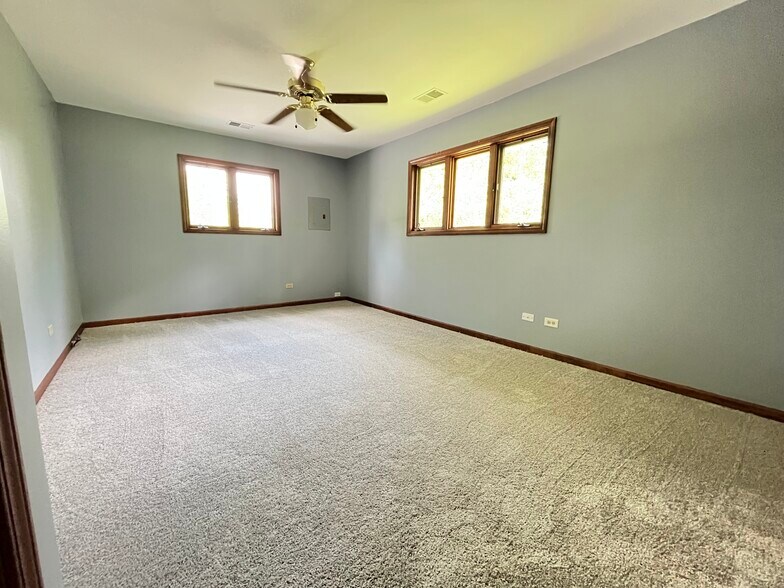 Building Photo - 3722 Crescent Dr