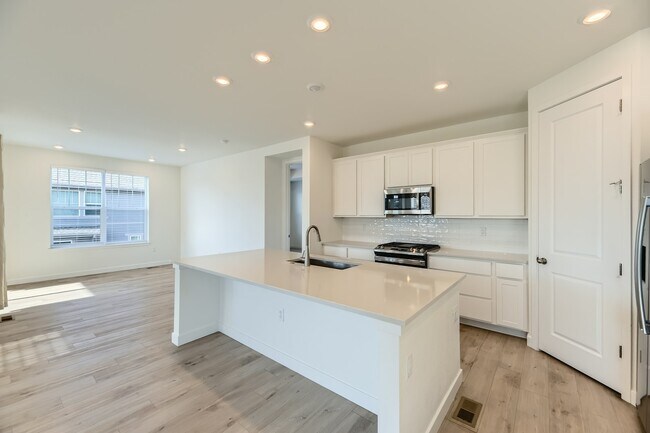 Building Photo - 16721 Desert Wine Trl