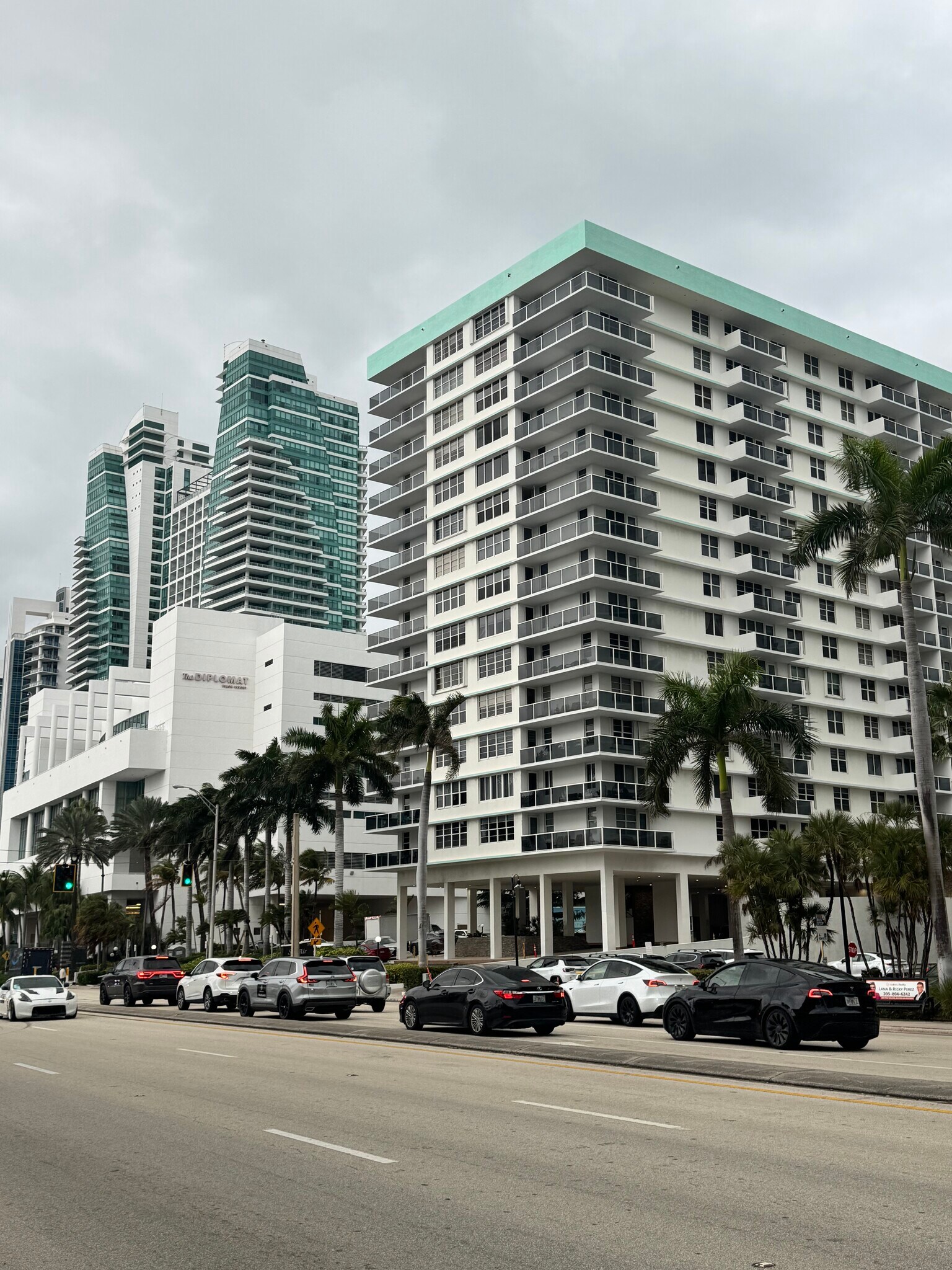 Building Photo - 3725 S Ocean Dr