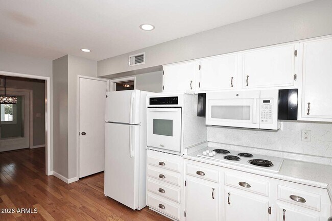 Building Photo - 10402 W Wininger Cir