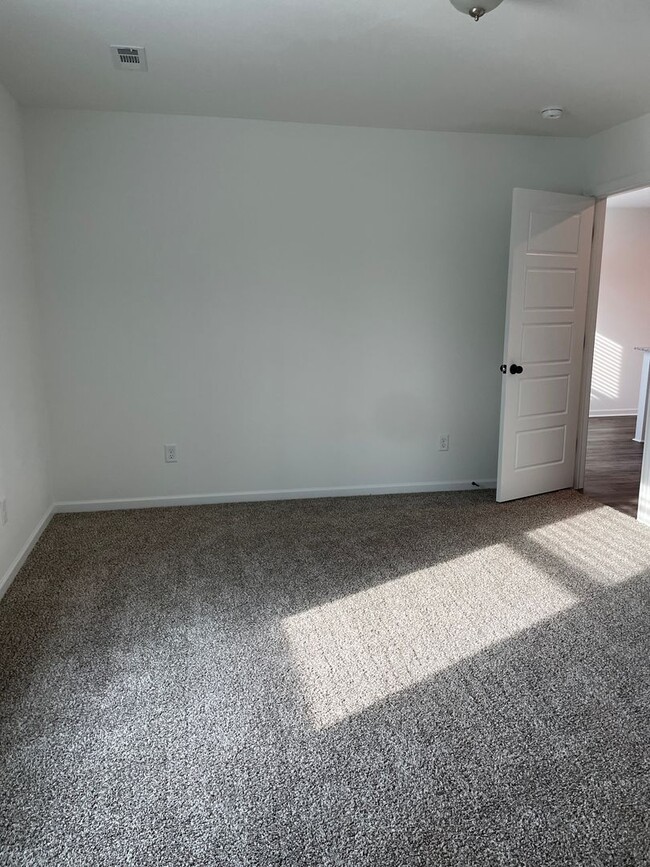 Building Photo - Welcome to this beautiful: 3 Bedroom/ 2 Ba...