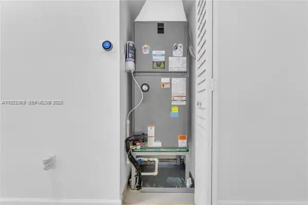 Building Photo - 6035 NW 104th Path